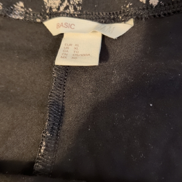 H&M Black and Cream Patterned Leggings - Picture 2 of 2
